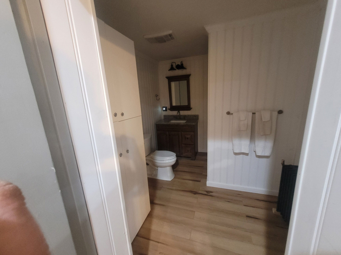 Bathroom 2, Keepsake Inn - In-law Apartment, Coos