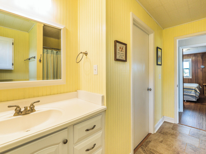 Bathroom, Sunset Bay by Topsail Realty, Onslow