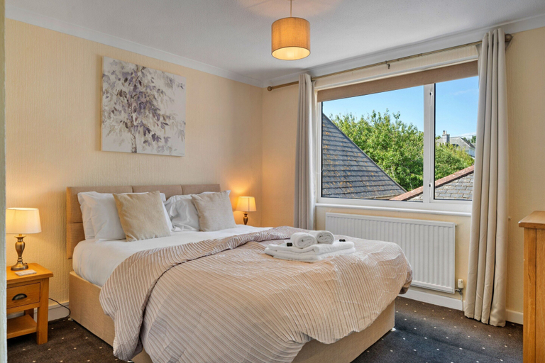 Room 5, Cozy St Ives Apartment Retreat, No Deposit, Cornwall