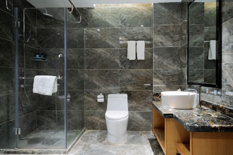 Bathroom 3, Baofeng Homestay (Zhangjiajie National Forest Park), Zhangjiajie