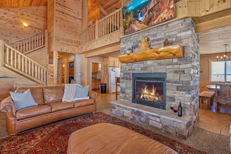 Living area, Liberty Lodge, Fremont