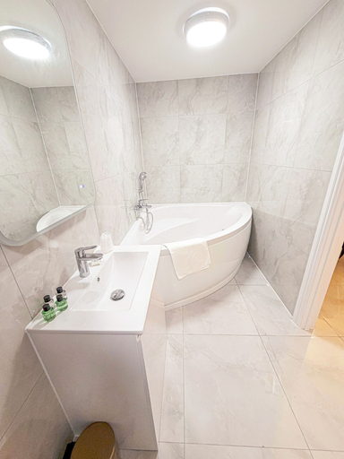 Bathroom 5, The Hadley Hotel, London
