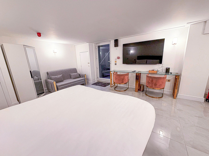 Bedroom 3, The Hadley Hotel, London