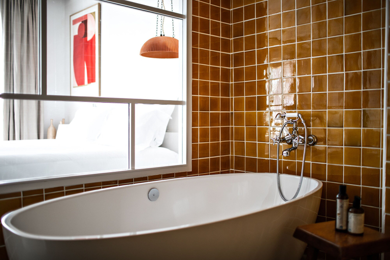 Bathroom 5, Les Roches Rouges, Var