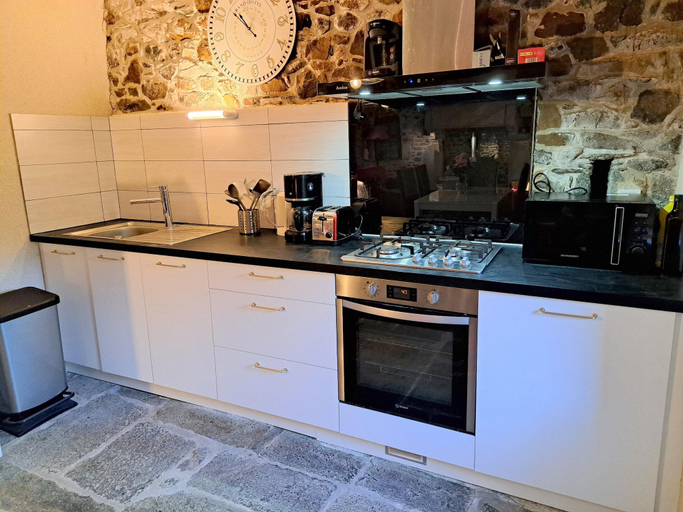 Private kitchen 5, Granite stone house – Guimaec, Finistère