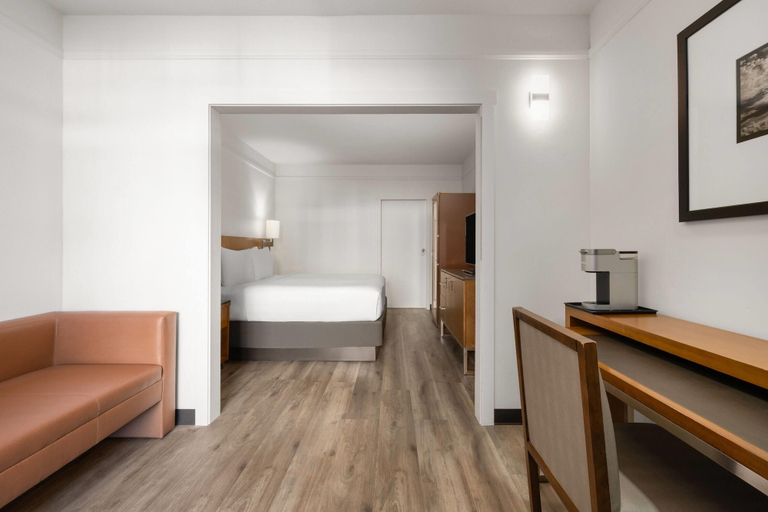 Bedroom 4, Ramada Suites by Wyndham San Diego/Hotel Circle Area, San Diego