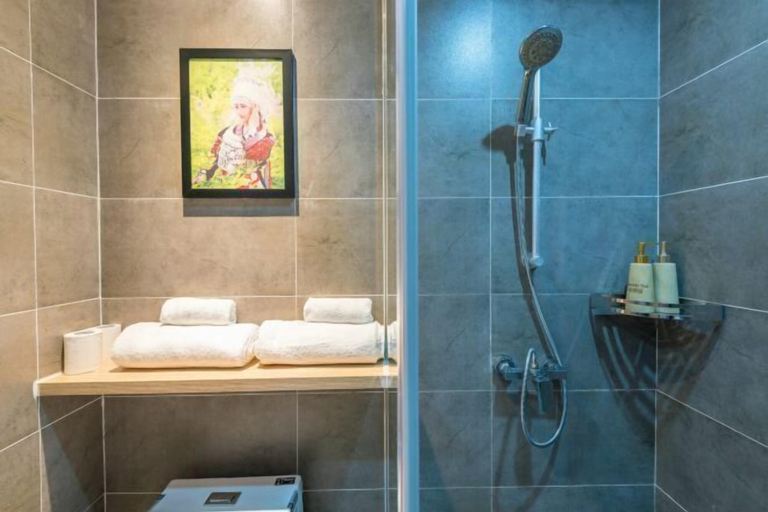 Bathroom 3, 24 Hours Banxing Hotel, Guiyang