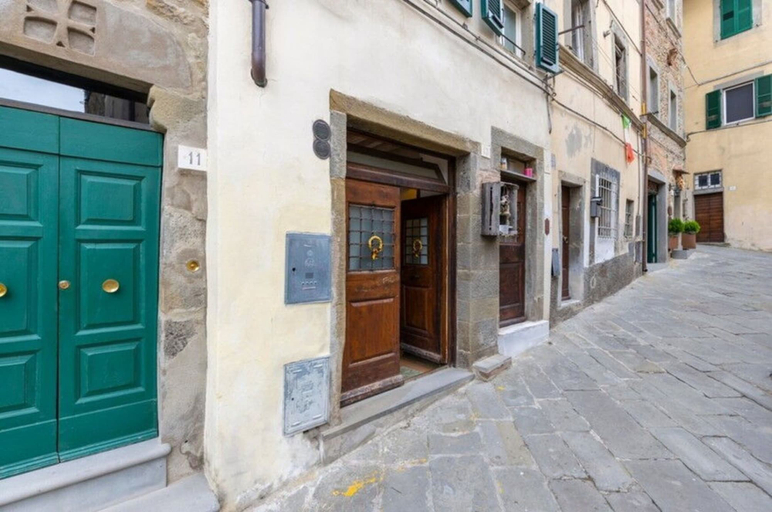 Front of property 3, La Piccina, Arezzo