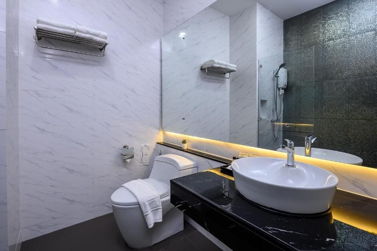 Bathroom 3, The Vienna Place Hotel, Muang Loei
