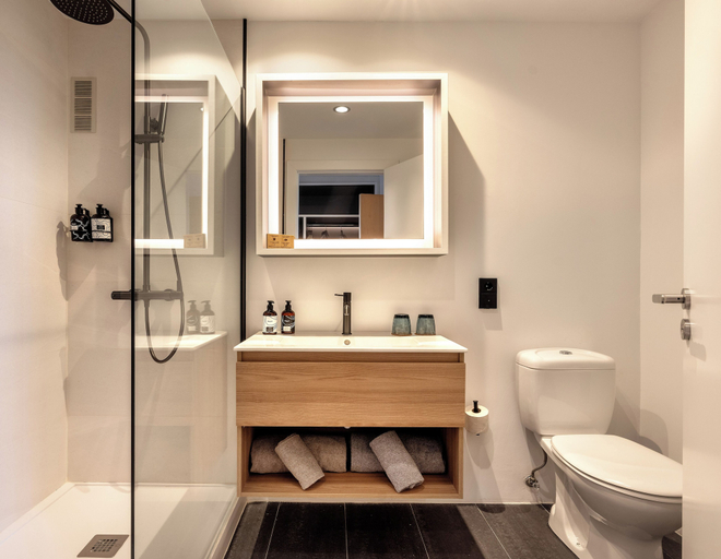 Bathroom 4, INNSiDE Barcelona Aeropuerto, Barcelona
