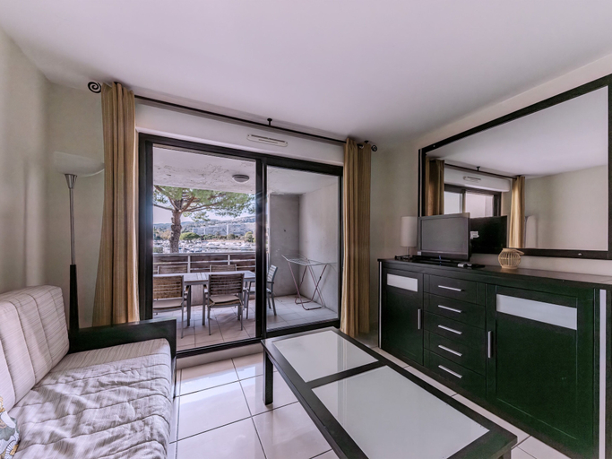 Living room 2, Bright Apartment With Marina Access, Alpes-Maritimes