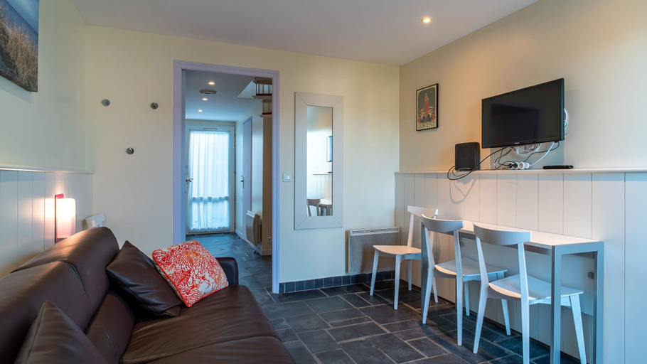Dining, Garden Retreat Near Guidel Beaches, Morbihan