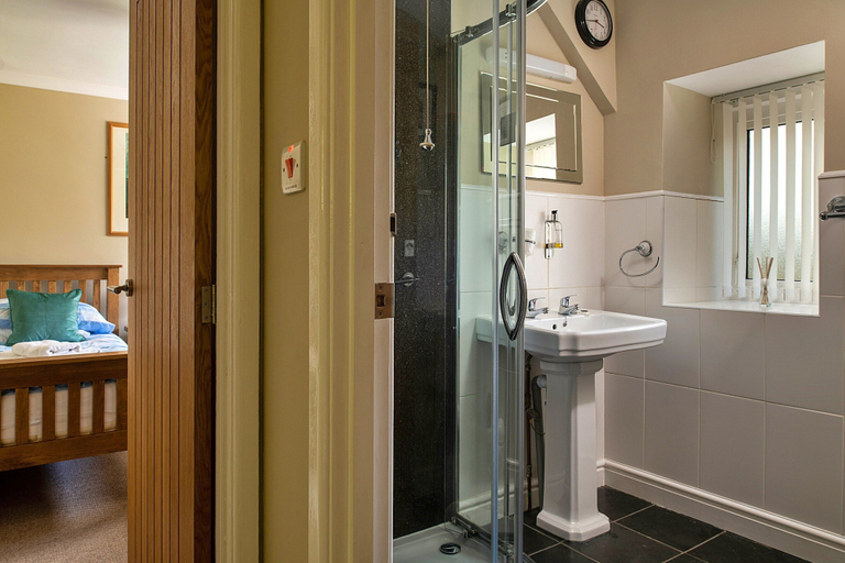 Bathroom 2, Riverside Holiday Home in Dolgellau, No Deposit, Gwynedd