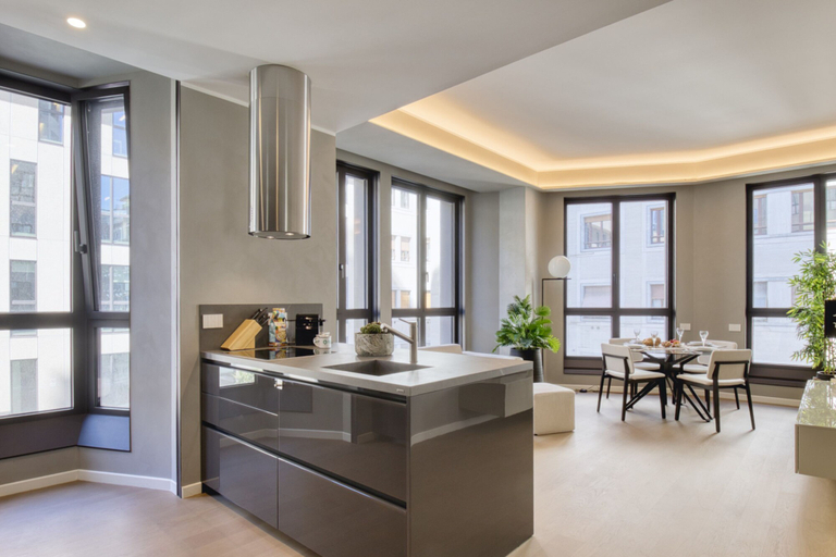 Room 2, Central Tower S Babila - Elegant 2bdr With Rooftop Terrace, Milano