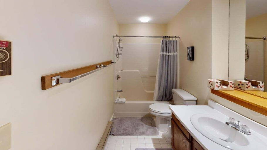 Bathroom 2, Great Escape Ski Lodge, Rutland
