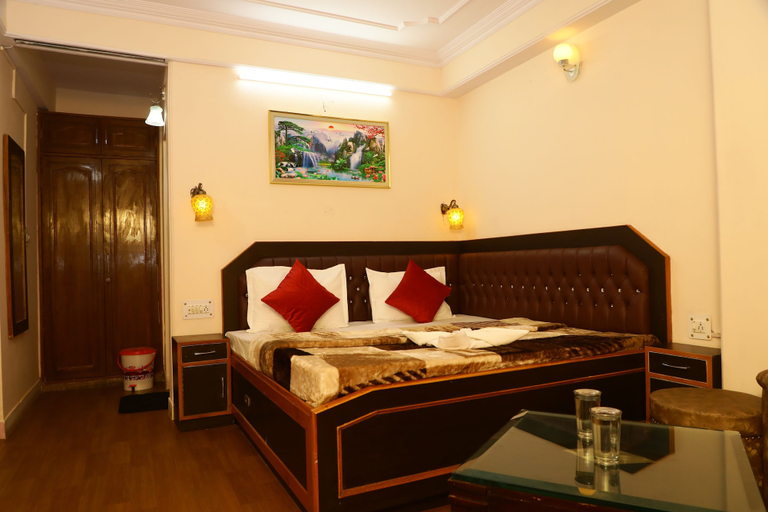 Room 2, Sapphire B&B Near Mall Road Shimla, Shimla