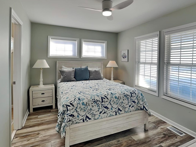 Bedroom 2, Shore Therapy by Topsail Realty, Onslow