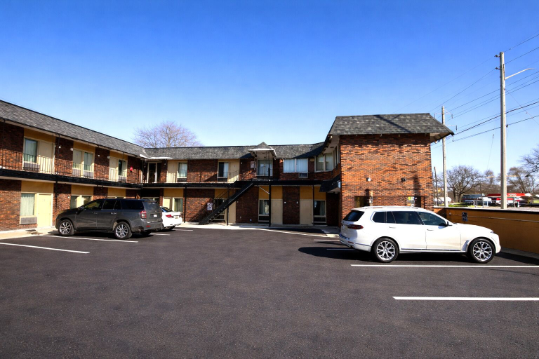 Exterior 4, The Queen B Motel, Detroit-Warren, Macomb