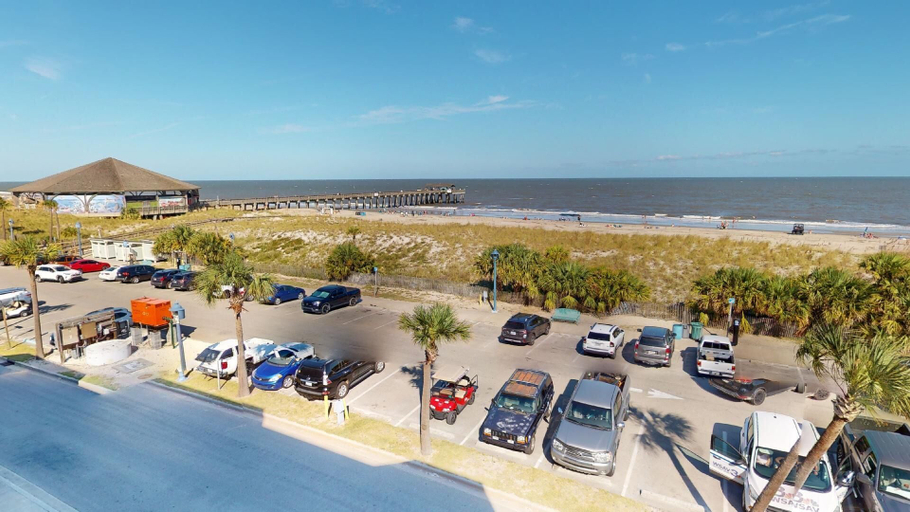 Food & Drinks, Sandpiper 1 by Tybee Vacation Rentals, Chatham