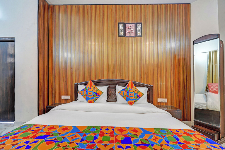 Room 4, Via Crown DX, Delhi