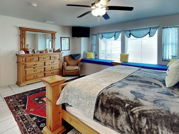 Bedroom 3, 7 Palms by Miss Kitty’s, Aransas