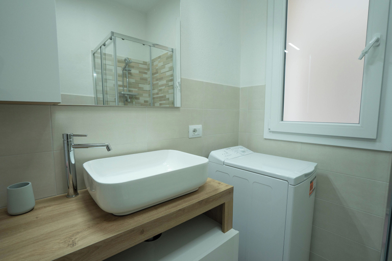 Bathroom 3, Casa De Capua, Sassari