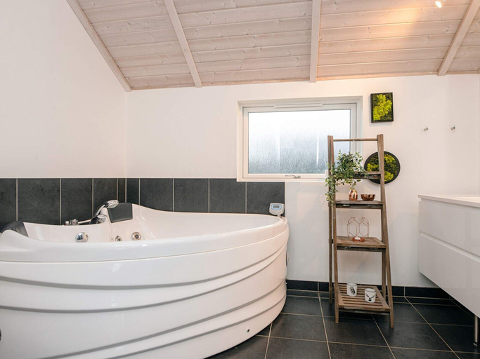 Bathroom 3, 5 Star Holiday Home in Ansager, Varde