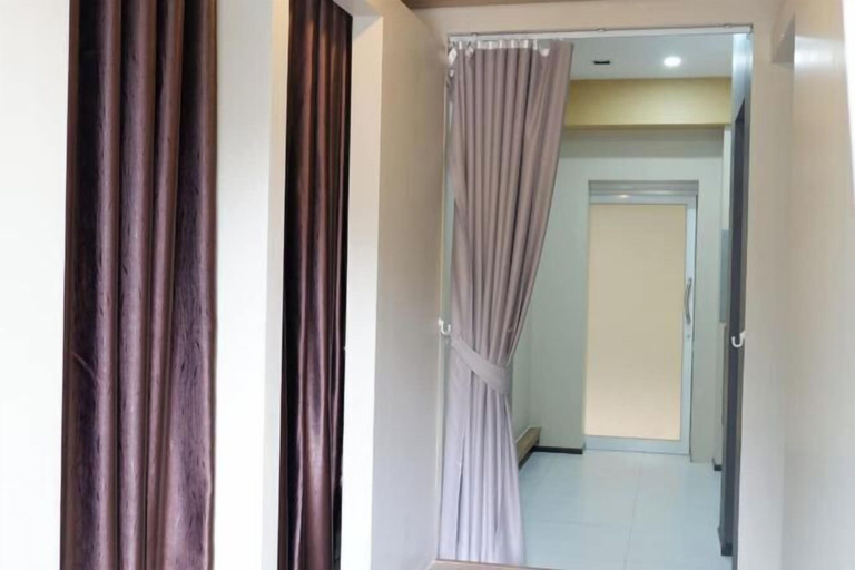 Others 5, Shi-ro-i Poshtel, Hat Yai