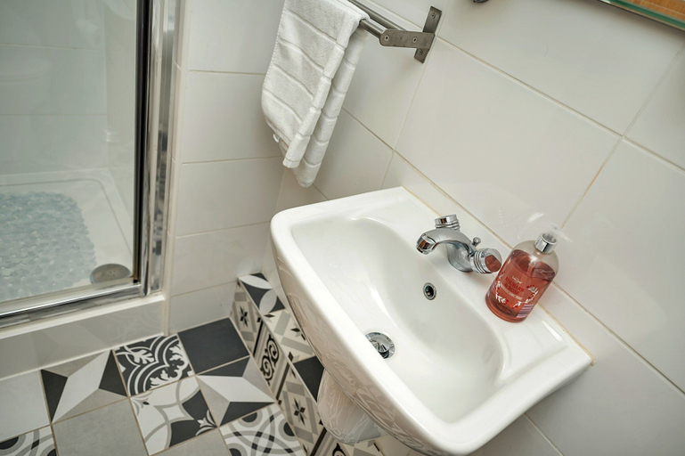 Bathroom 5, Apartment in Harrogate Near Yorkshire Dales, North Yorkshire