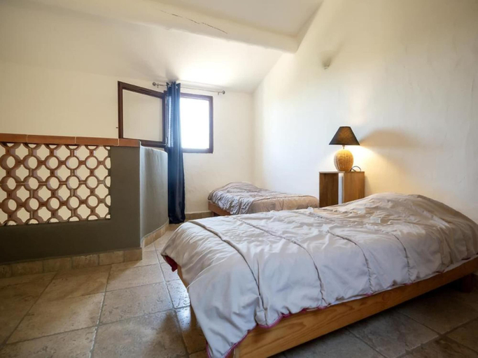 Room 4, Spacious Villa for Group Holiday, Corse-du-Sud