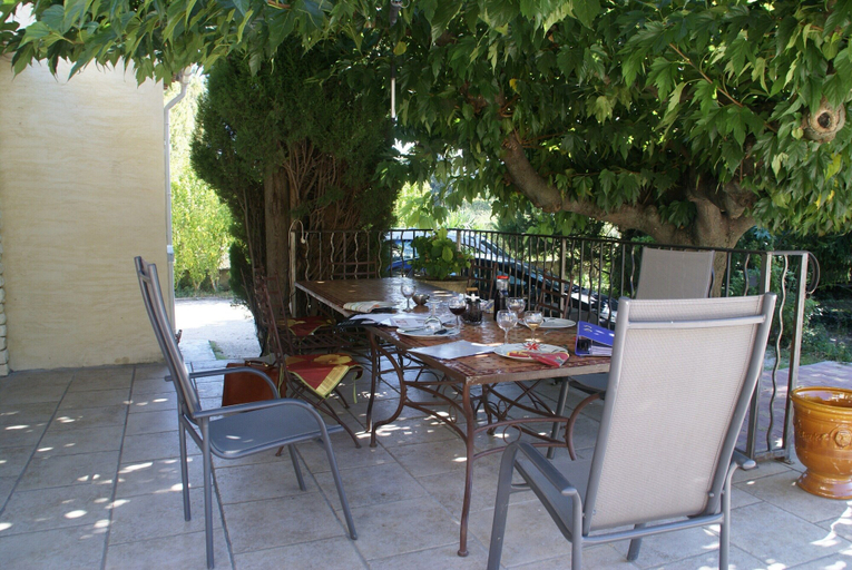Balcony 4, Holiday Home in Le Thor With Private Pool, Vaucluse