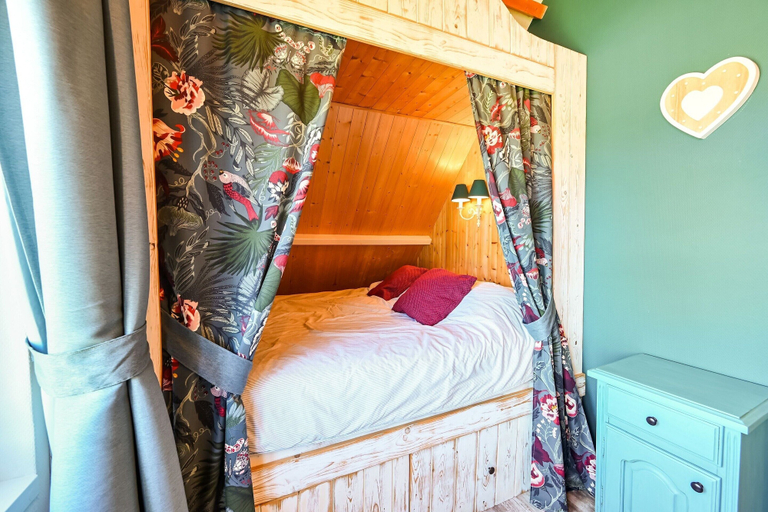 Bedroom 2, Holiday Home in Hellendoorn With Garden, Hellendoorn