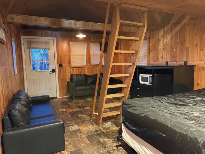 Room, Tiki Beach Campground, Fond du Lac