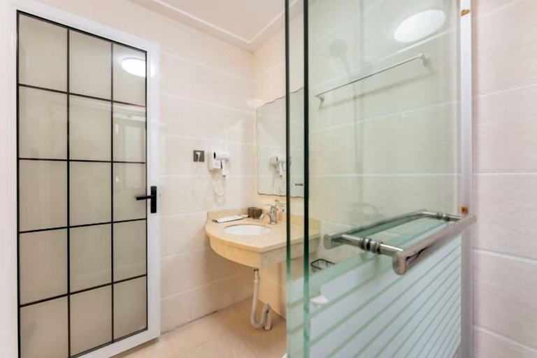 Bathroom 4, Zhujiajian Haiyu Seaview BNB, Zhoushan