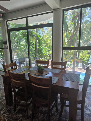 Food & Drinks, Little Beach House, Tamanique