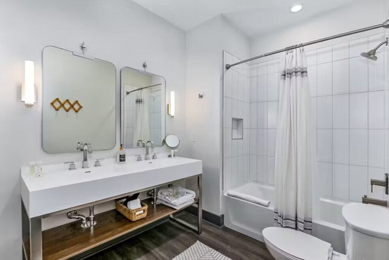 Interior 4, Nashville Oasis at The Muse: Modern 2BR With Balcony & Rooftop Views, Davidson
