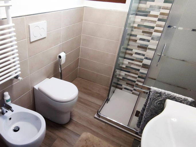 Bathroom 5, Large Heated Apartment Comfortable on the Slopes, Torino