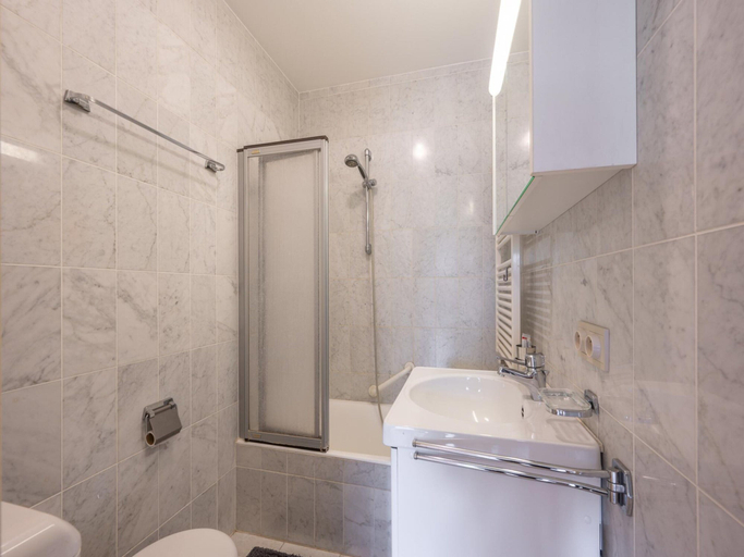Bathroom 3, Seaside Villa Apartment, West-Vlaanderen