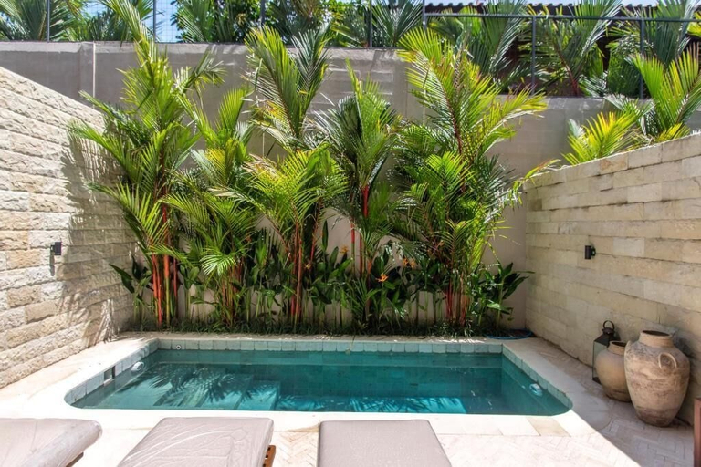 Pool 2, Root Bumbak Bali, Badung