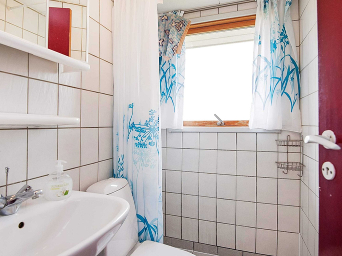 Bathroom, Enticing Holiday Home in FanÃ¸ near Sea, Fanø