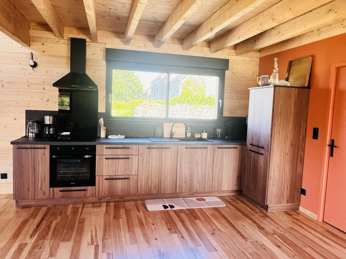Private kitchen 3, 2 Houses for a Large Family or Group, Manche