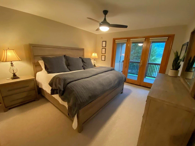 Interior 4, Cr12, Coos