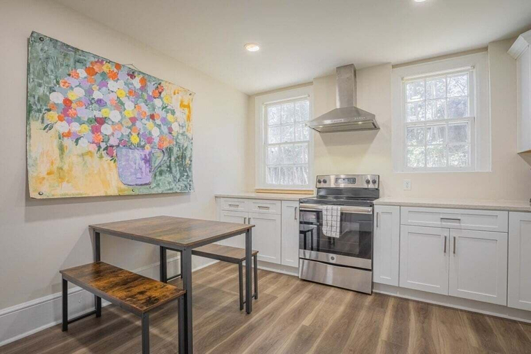 Others 5, Classic City Apartment w/ Firepit, Clarke
