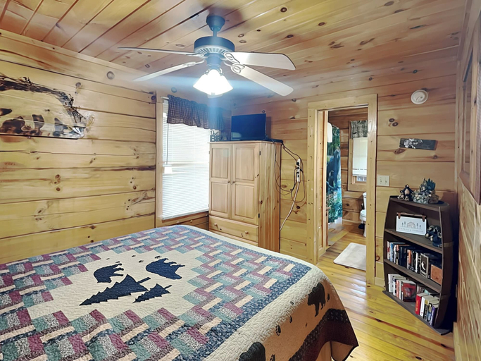 Bedroom 3, Scooter Bears Den by Jackson Mountain Rentals, Sevier