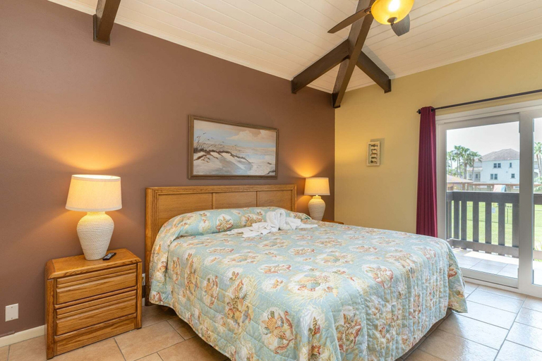 Room 3, Tiki 246 - Beautiful Ocean View 2br Beach Condo 2 Bedroom Condo, Cameron