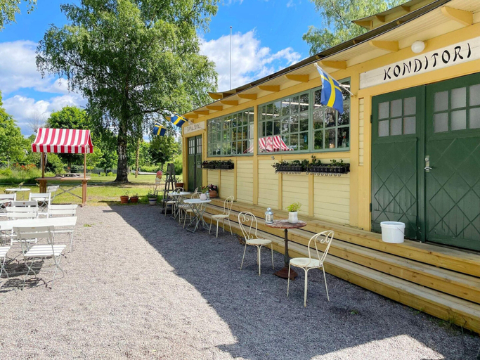 Outdoor dining 5, 4 Person Holiday Home in Vaxholm, Vaxholm