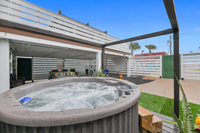 Sport & Beauty, The Grand on Ave O by Ryson Vacation Rentals, Galveston