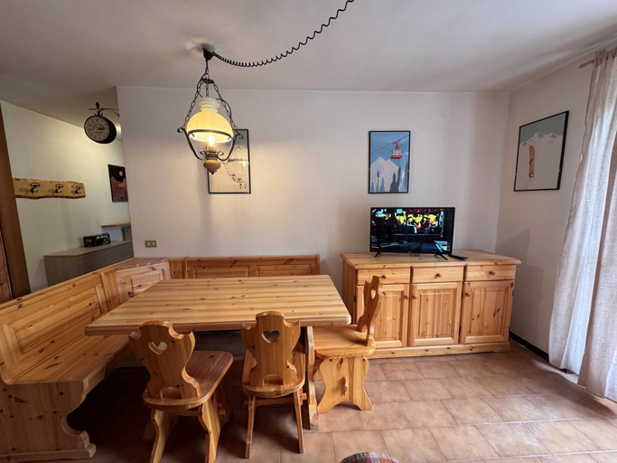 Room 3, 016 Trilocale Giustino, Trento