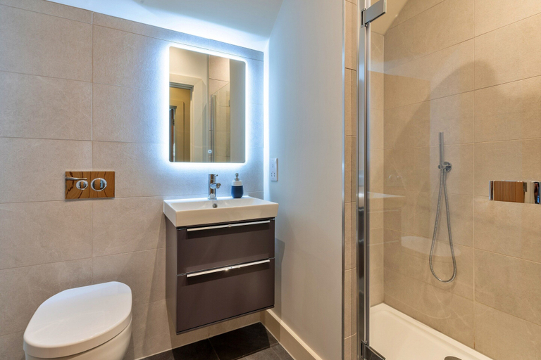 Bathroom 5, Cottage in England Forest With Private Garden, Warwickshire