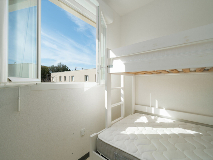 Room 5, Apartment in Valras Plage With Parking, Hérault